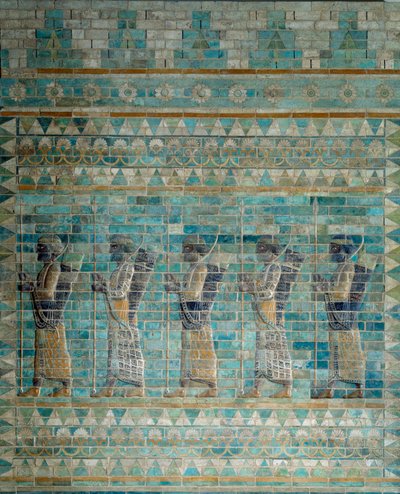 Le frise des archers, du palais de Darius Ier, roi de Perse, à Suse (6ème siècle av. J.-C.). 510 av. J.-C. Paris, Musée du Louvre. - Persian School