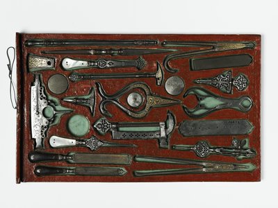 Trousse à outils représentant la Sainte Famille, vers 1830 - Persian School