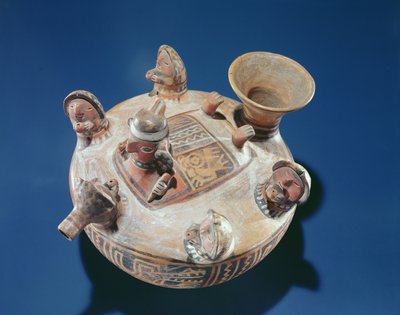 Divinité avec des femmes offrant des boissons, culture Recuay - Peruvian School