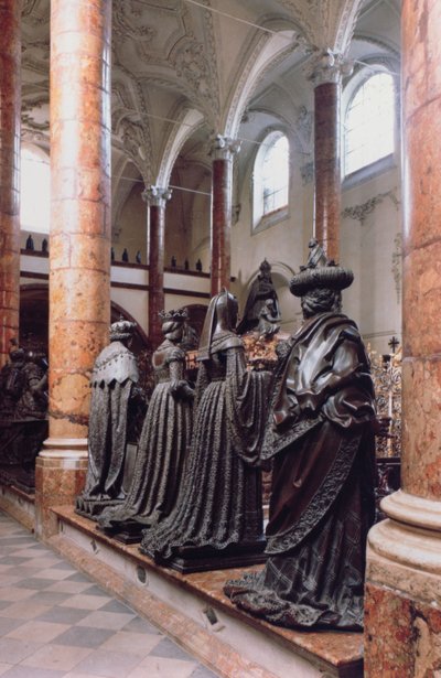 Tombe de Maximilien I, vue de quatre figures en bronze de pleureurs, peut-être ancêtres, parents ou contemporains, le design attribué à Gilg Sesselschreiber - Peter (workshop of) Vischer