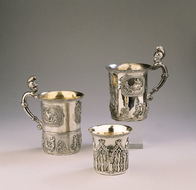 Deux tasses, 1830 et 1795, et un gobelet - Peter Andreas Moller