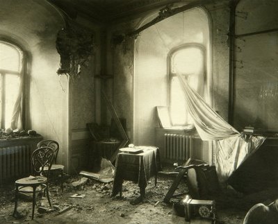 Révolution russe de 1917 : intérieur du monastère Chudov dans le Kremlin de Moscou après le bombardement de novembre 1917. Photographie de Pyotr Petrovich Pavlov (1860-1925) - Petr Petrovich Pavlov