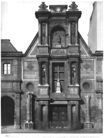 Partie centrale de la façade principale, du château d