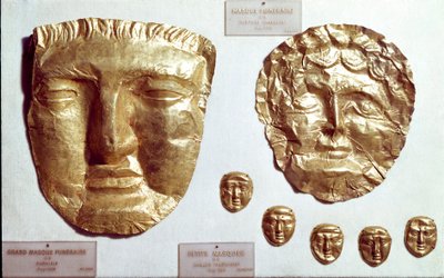 Art phénicien : grands masques en feuille d
