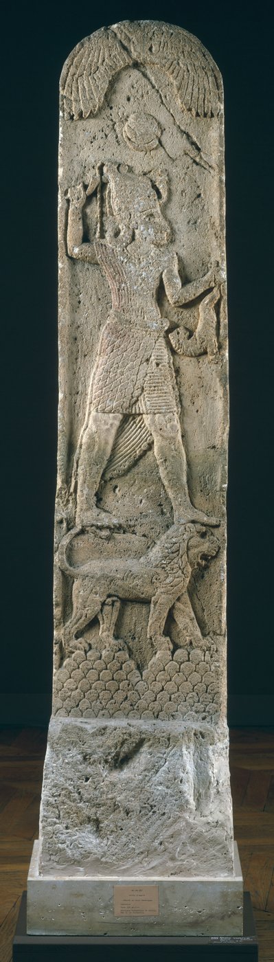 Stèle votive représentant un dieu debout sur un lion, d