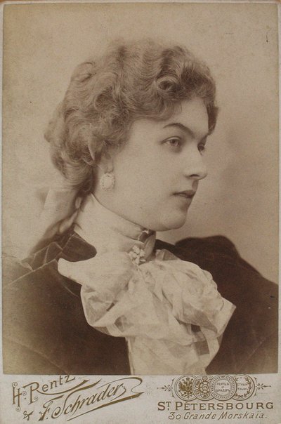 Anastasya Dmitrievna Vyaltseva 1871-1913, Milieu des années 1890 - Photo studio H. Rentz and F.