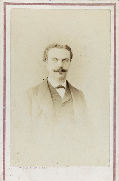 Portrait de Guy de Maupassant, vers 1880 - Photo studio Witz and Cie.