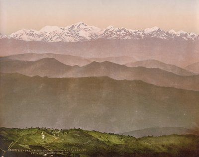 Darjeeling. Kinchinjunga et les neiges de Kutcherry Hill - Photoglob Co. (Zurich, active c. 1890 1910)