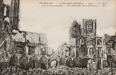 Ruines de la Halle aux Draps, Ypres, Belgique, après le bombardement pendant la Première Guerre mondiale - Photographer Belgian