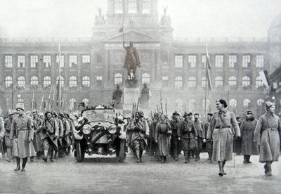 Troupes tchèques accompagnant le président Thomas Masaryk à Prague, 25 décembre 1918 - Photographer Czech