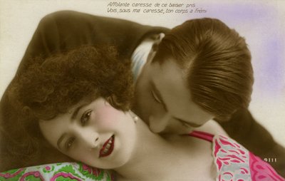 Français embrassant passionnément une femme dans le cou - Photographer French