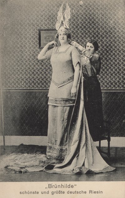 Brunhilde, la plus belle et la plus grande géante allemande - Photographer German