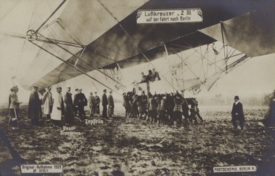 Vol du Zeppelin LZ III vers Berlin - Photographer German