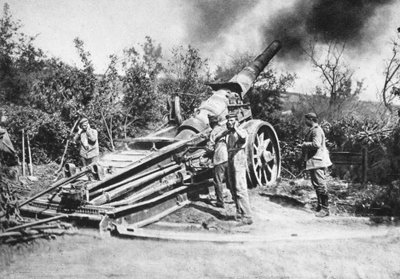 Soldats allemands tirant avec un canon lourd (photo n/b) - Photographer German