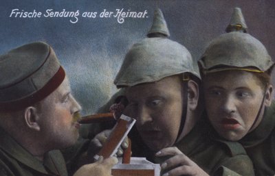 Soldats allemands recevant un colis de cigares de chez eux - Photographer German