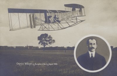 Orville Wright pilotant son avion à Berlin, août - Photographer German