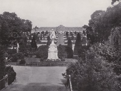 Potsdam, Monument de Frédéric le Grand et vue sur le Château de Sanssouci - Photographer German
