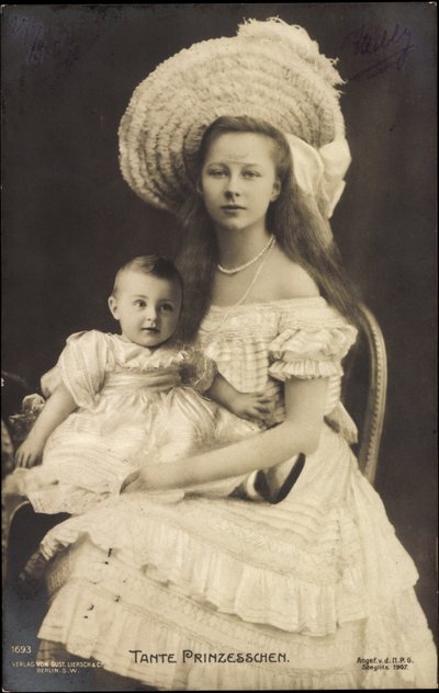 Reine Viktoria Luise en tant que tante des princesses - Photographer German