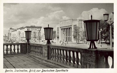 Vue de la Deutschen Sporthalle, Stalinallee, Berlin-Est, vers les années 1950 - Photographer German