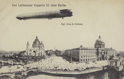 Zeppelin LZ III survolant Berlin - Photographer German