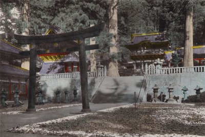 Japon, vers 1912 : Mausolée et son terrain pour le premier Shogun, Iyeyasu de la dynastie Tokugawa, près de 300 ans, Nikko (photo) - Photographer Japanese