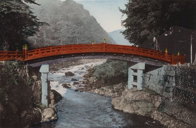 Japon, vers 1912 : Pont Sacré à Nikko, à 90 miles au nord de Tokyo (photo) - Photographer Japanese