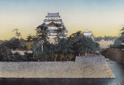 Japon, vers 1912 : Le célèbre château de Nagoya, datant de 1610 ; très connu pour les dauphins dorés au sommet du donjon, la hauteur du dauphin est de 8 pieds 7 pouces et est évaluée à environ 360 000 yens, Nagoya - Photographer Japanese