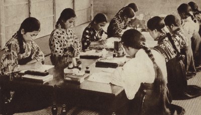 Écoliers japonais en classe (photo n/b) - Photographer Japanese