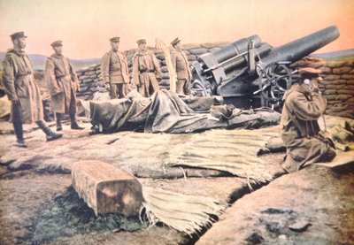 Canon de siège japonais en action contre la forteresse allemande de Tsingtao sur la côte chinoise - Photographer Japanese