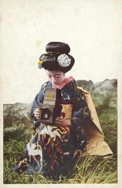Femme japonaise en costume traditionnel (photo couleur) - Photographer Japanese