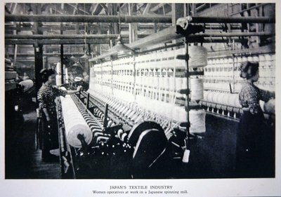 Femmes opératrices au travail dans une filature japonaise - Photographer Japanese