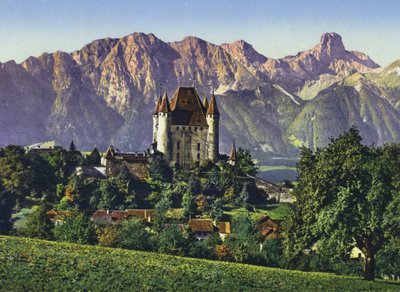 Thun, Le château et la chaîne du Stockhorn (photo) - Photographer Swiss