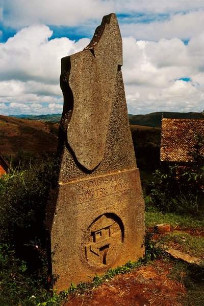 Stèle représentant Madagascar, Ambohimanga, Madagascar - Blaise Nicolas Le Sueur