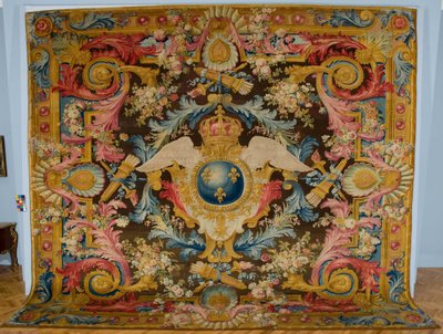 Tapis de Savonnerie Louis XV avec armoiries royales, fabriqué par la manufacture de Savonnerie, France - Pierre Josse Perrot