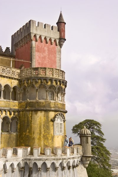 Une tour de château - Portuguese School