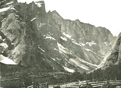 Les montagnes Trolltindane, Horgheim, Norvège, 1895 - Poulton and Co