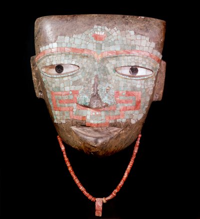 Art précolombien : masque funéraire datant de la civilisation de Teotihuacan III (300-650 ap. J.-C.) Mexique. Mexico, Musée national d