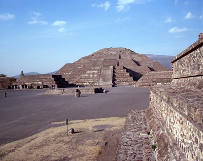 Civilisation précolombienne : vue du site de Teotihuacan (300 av. J.-C.-600 apr. J.-C.) : le temple (ou pyramide) de la Lune. Mexique - Pre Columbian Pre Columbian
