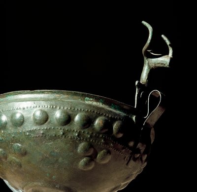 Civilisation étrusque : coupe en bronze de la nécropole de Tolfa, Latium. 10e siècle av. J.-C. Rome, Museo Nazionale Preistorico Etnografico Luigi Pigorini - Prehistoric Prehistoric
