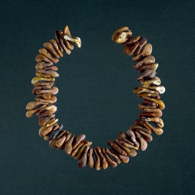 Préhistoire, âge de pierre : collier d