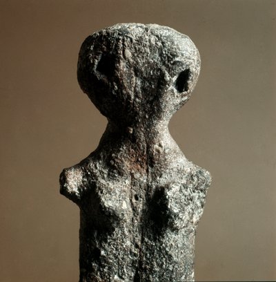 Préhistoire : idole féminine en terre cuite de la nécropole d