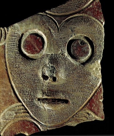 Préhistoire : fragment de vase en argile décoré d