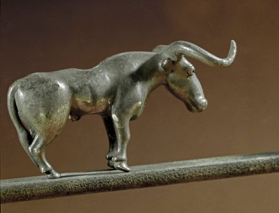 Préhistoire : statue de taureau en argent de la tombe de Maïkop - Prehistoric Prehistoric