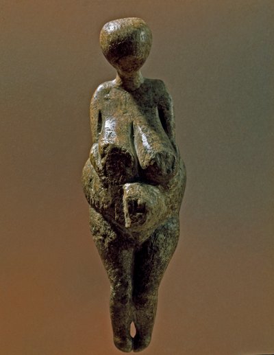 Préhistoire : statue de femme gravettienne du site de Kostenki (Oblast de Voronej). 30000-25000 av. J.-C. Paléolithique supérieur, Âge de pierre. Saint-Pétersbourg, Musée d