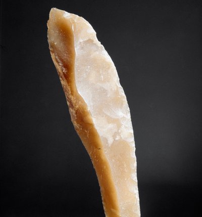 Préhistoire : pointe de silex de la Nécropole d