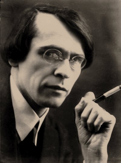 Portrait du poète Vladislav Khodasevich (1886-1939) - Pyotr Ivanovich Shumov