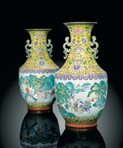 Une paire de vases impériaux Famille Rose - Qing Dynasty   Jiaqing Period Chinese School
