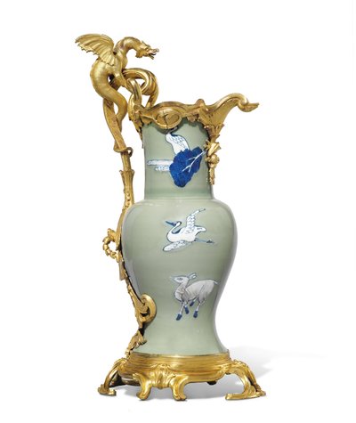 Une paire de verseuses Louis XV, porcelaine 1662-1722, montures vers 1745-49 - Qing Dynasty   Kangxi Period Chinese School