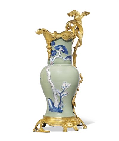 Une paire de verseuses Louis XV, porcelaine 1662-1722, montures vers 1745-49 - Qing Dynasty   Kangxi Period Chinese School