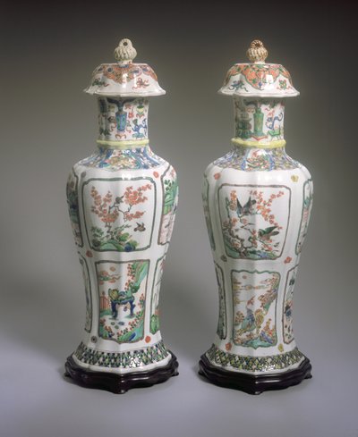 Paire de vases et couvercles chinois d